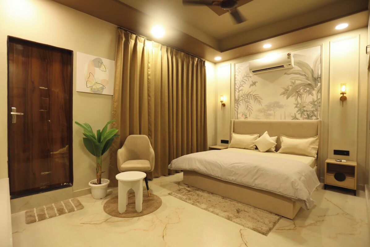 Escritorio y espacio para trabajar con un portátil