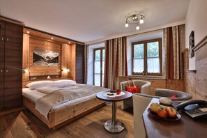 1 bedroom, Internet - Grünstein - 2-room apartment, south and east-facing balcony, 2 persons, 40 sqm, safe, kitchenette (Ramsau bei Berchtesgaden)