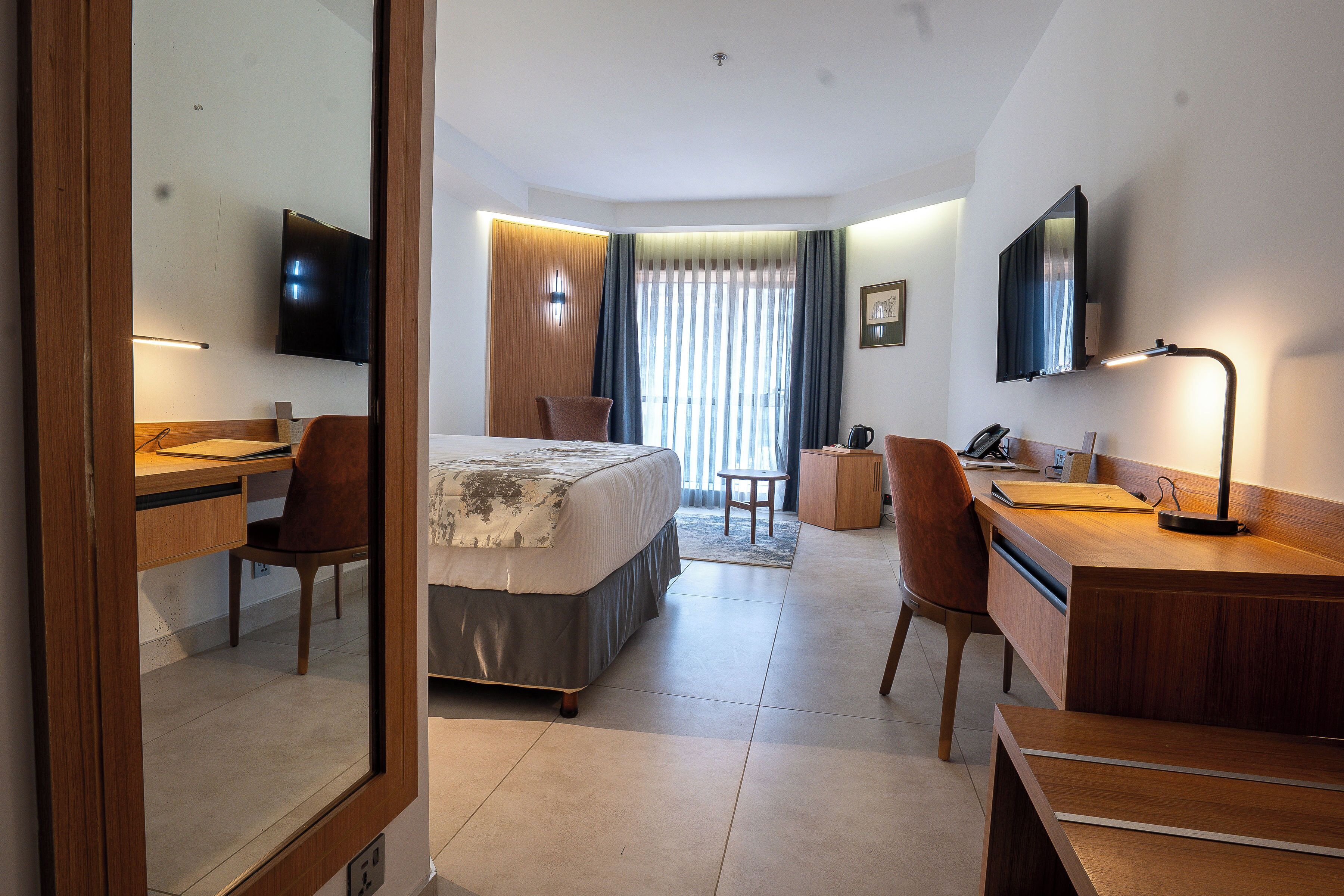 Junior Suite | Egyptian cotton sheets, premium bedding, memory-foam beds, in-room safe