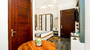 Unclassified image, 3 of 17, button - hotel crystal empire  (Dera Bassi)