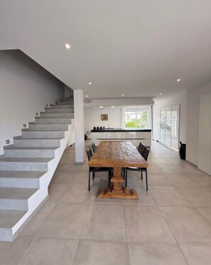 Dining - Contemporary villa, cycling beach, haven of peace, jacuzzi. (La Seyne-sur-Mer)
