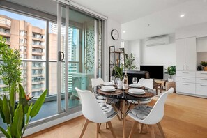 Dining - 2BR Urban Jungle Escape • Walk to Everything (Melbourne)