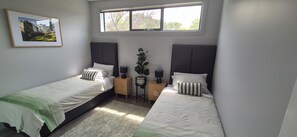 3 chambres, fer et planche à repasser, Wi-Fi, draps fournis