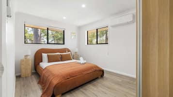 2 bedrooms, iron/ironing board, travel cot, WiFi