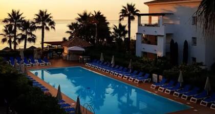 Appartement
AccĂšs plage/piscine
Beaucoup de commerces/restaurants à proximité