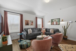 Unclassified image, 4 of 25, button