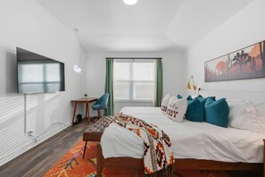 3 chambres, bureau, fer et planche à repasser, lit parapluie