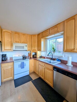 Private kitchen - Entire home in Folsom, California (Folsom)