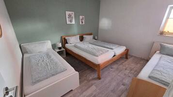 2 quartos, ferros/tábuas de passar roupa, Wi-Fi, roupa de cama