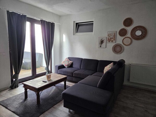 Unclassified image, 1 of 12, button