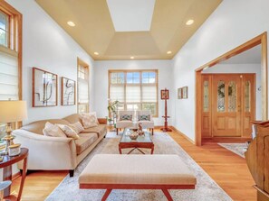 Unclassified image, 3 of 21, button - Spacious 6BR Family Home with Pool & Finished Basement (Orland Park)