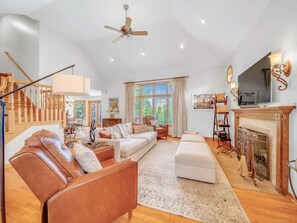 Unclassified image, 2 of 21, button - Spacious 6BR Family Home with Pool & Finished Basement (Orland Park)