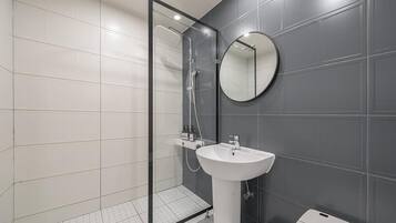 Premium kamer | Badkamer | Gratis toiletartikelen, een haardroger, een bidet, vloerverwarming