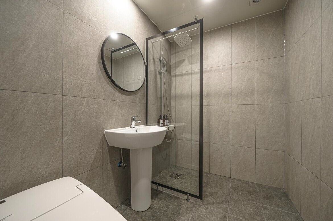 Habitación Premium doble | Baño | Artículos de higiene personal gratuitos, secador de pelo y bidé