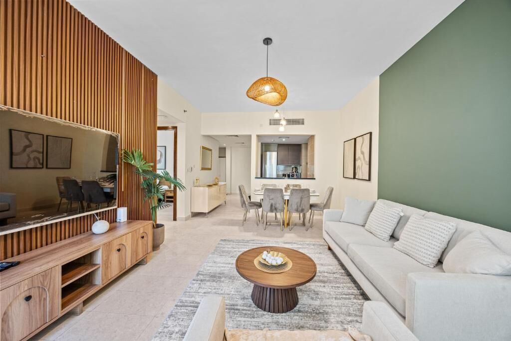 Leilighet, balkong, byutsikt | Oppholdsområde