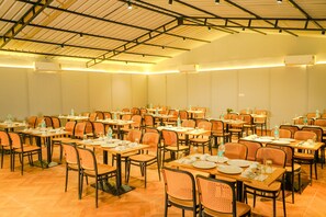 Daily buffet breakfast for a fee - Aspen Riverside Resort (Rishikesh)