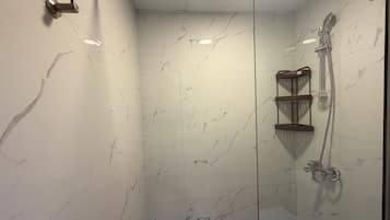 Dortoir Partagé Deluxe, balcon | Salle de bain | Articles de toilette gratuits, sèche-cheveux, savon, papier toilette