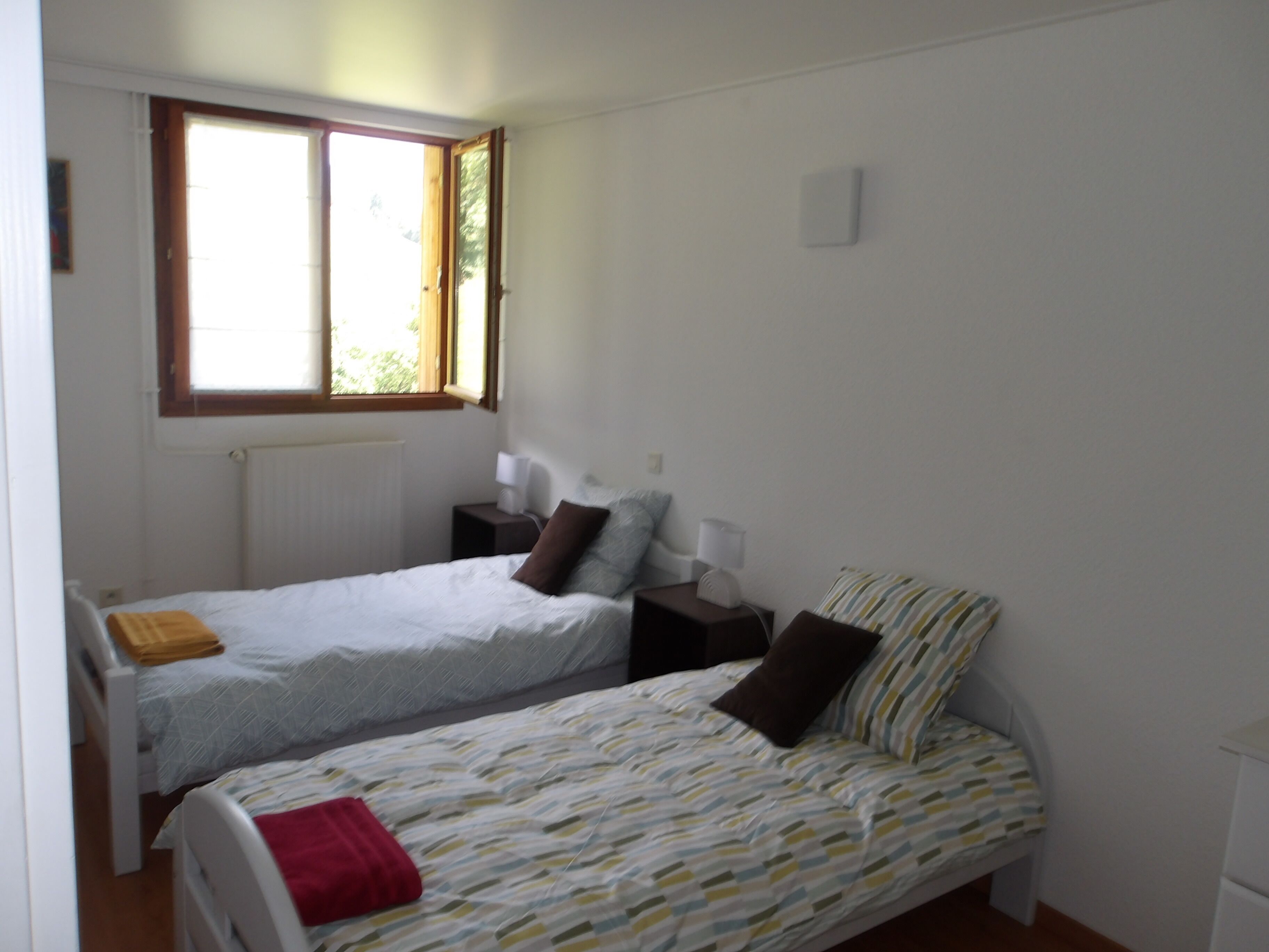 2 bedrooms, internet, bed sheets