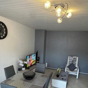 Interior - Welcome to Le Cocon Châtillonais apartment in the center of Châtillon sur Chalaronne (Châtillon-sur-Chalaronne)