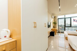 Iron/ironing board - Beijing Daxing Apartment (Vientiane)