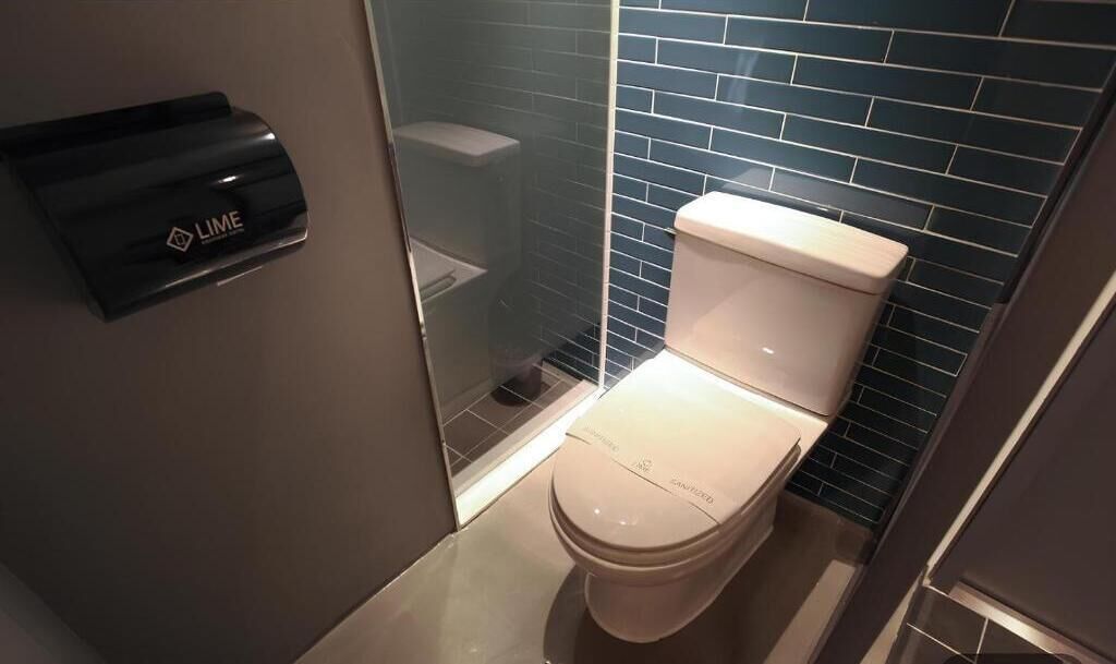 Combined shower/tub, hair dryer, towels, soap