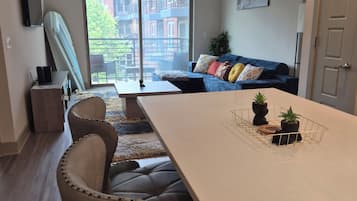 Smart TV, ping pong, stereo, computer monitors