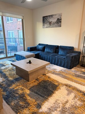 Smart TV, table tennis, stereo, computer monitors