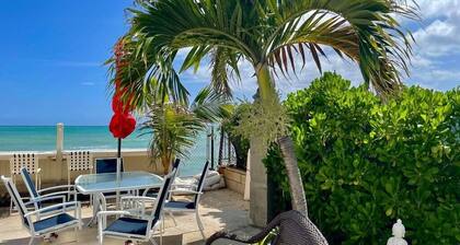 Ocean front house, right on the Beach!WiFi. Free Parking