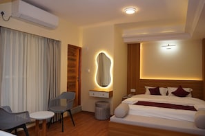 Habitació executiva | Bany | Dutxa, assecador de cabells, sabatilles i tovalloles