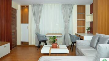 Deluxe Studio | Sengetøy av topp kvalitet, skrivebord og skrivebord for bærbar PC