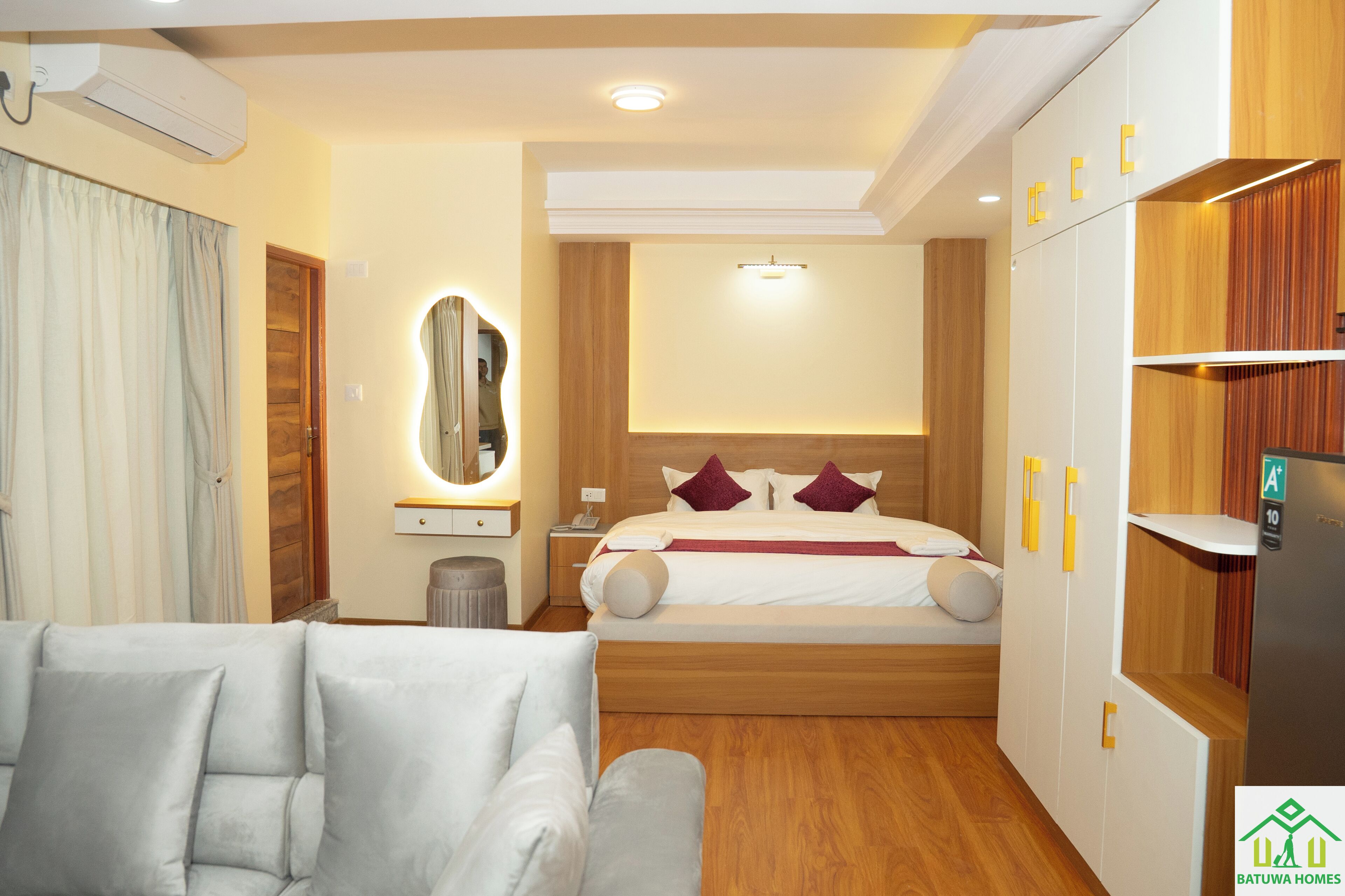 Estudi superior | Escriptori, espai de treball apte per a portàtils i wifi gratuïta 