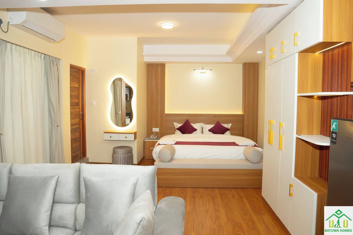 Estudi superior | Escriptori, espai de treball apte per a portàtils i wifi gratuïta