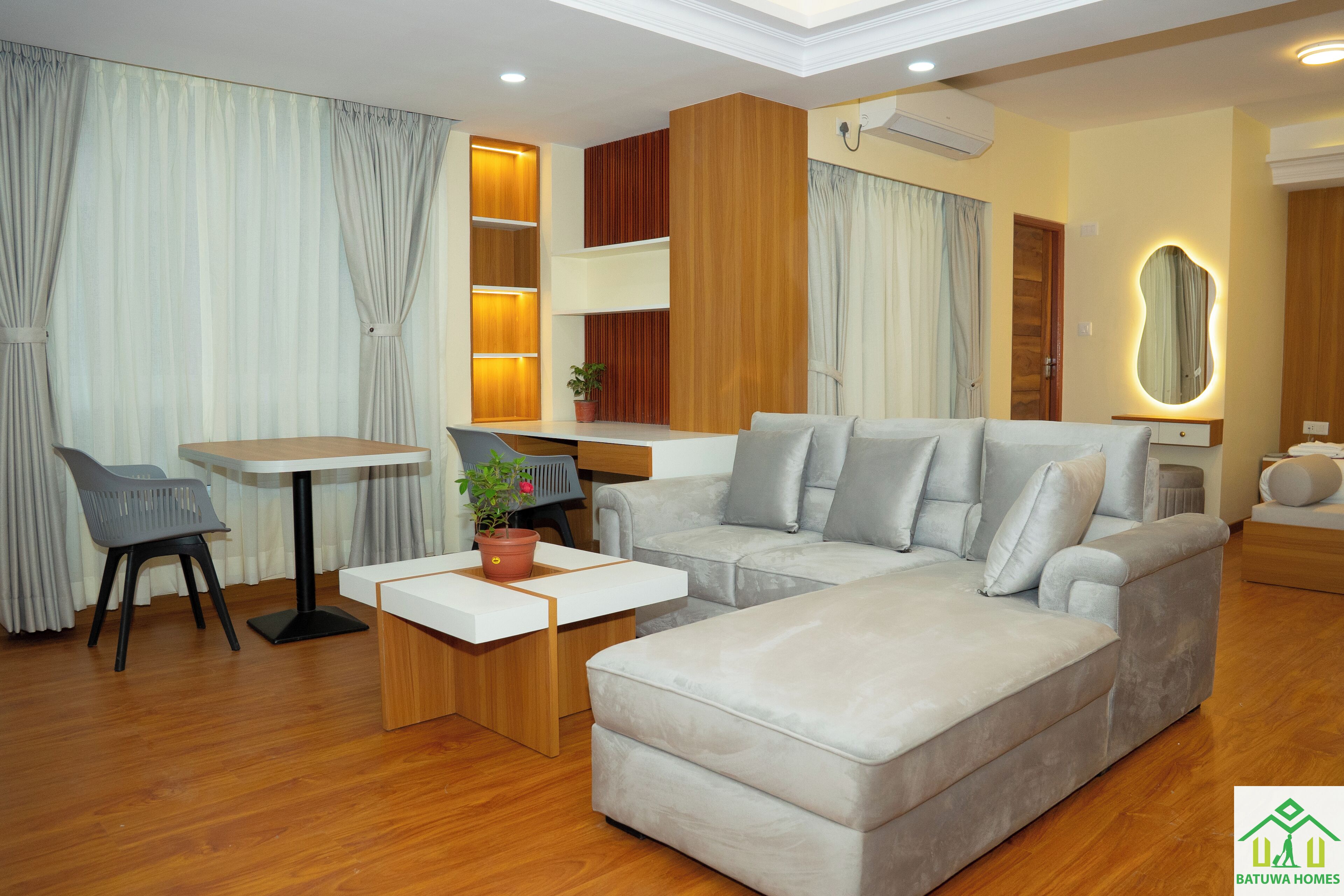 Ropa de cama de alta calidad y escritorio 