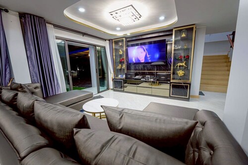 BanIngKhao Pool Villa Sriracha