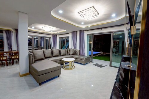 BanIngKhao Pool Villa Sriracha