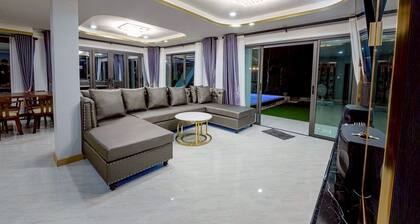 BanIngKhao Pool Villa Sriracha