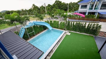 Kolam renang terbuka