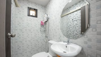 Family Villa, 4 Bedrooms | Bathroom | Shower, free toiletries, hair dryer, towels