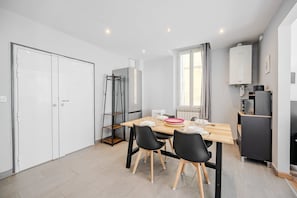 Unclassified image, 4 of 17, button - Côté Foch - Toulon centre (Toulon)