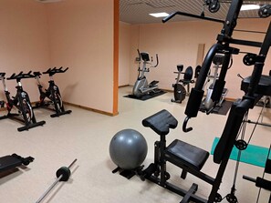 Ferienwohnung für 4 Erwachsene und 1 Kind, 2 separate Schlafräume, Terrasse, 60 m²-Fitness Raum