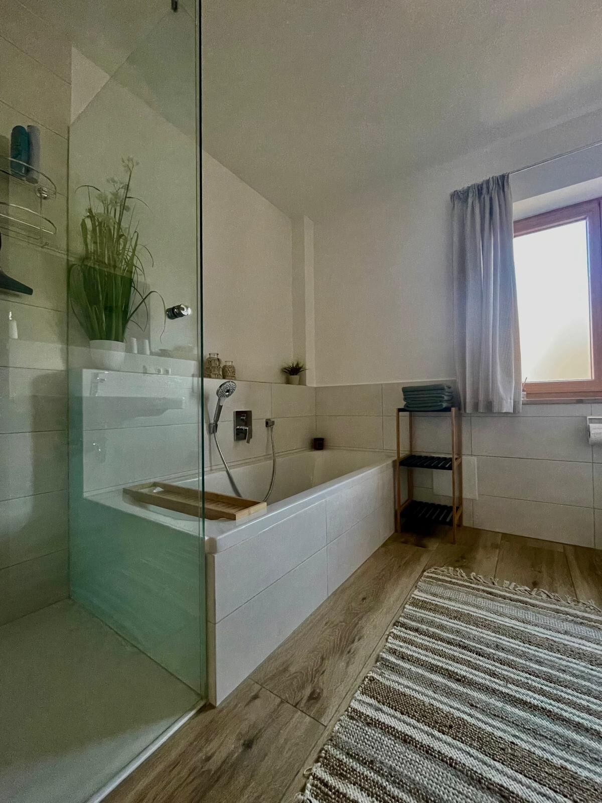 Een douche, een haardroger, handdoeken