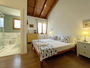 5 bedrooms, free WiFi, bed sheets