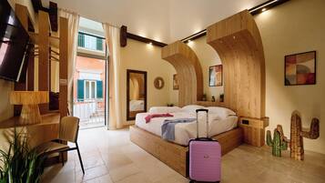 Chambre Supérieure, 1 lit double, balcon | Coffres-forts dans les chambres, bureau