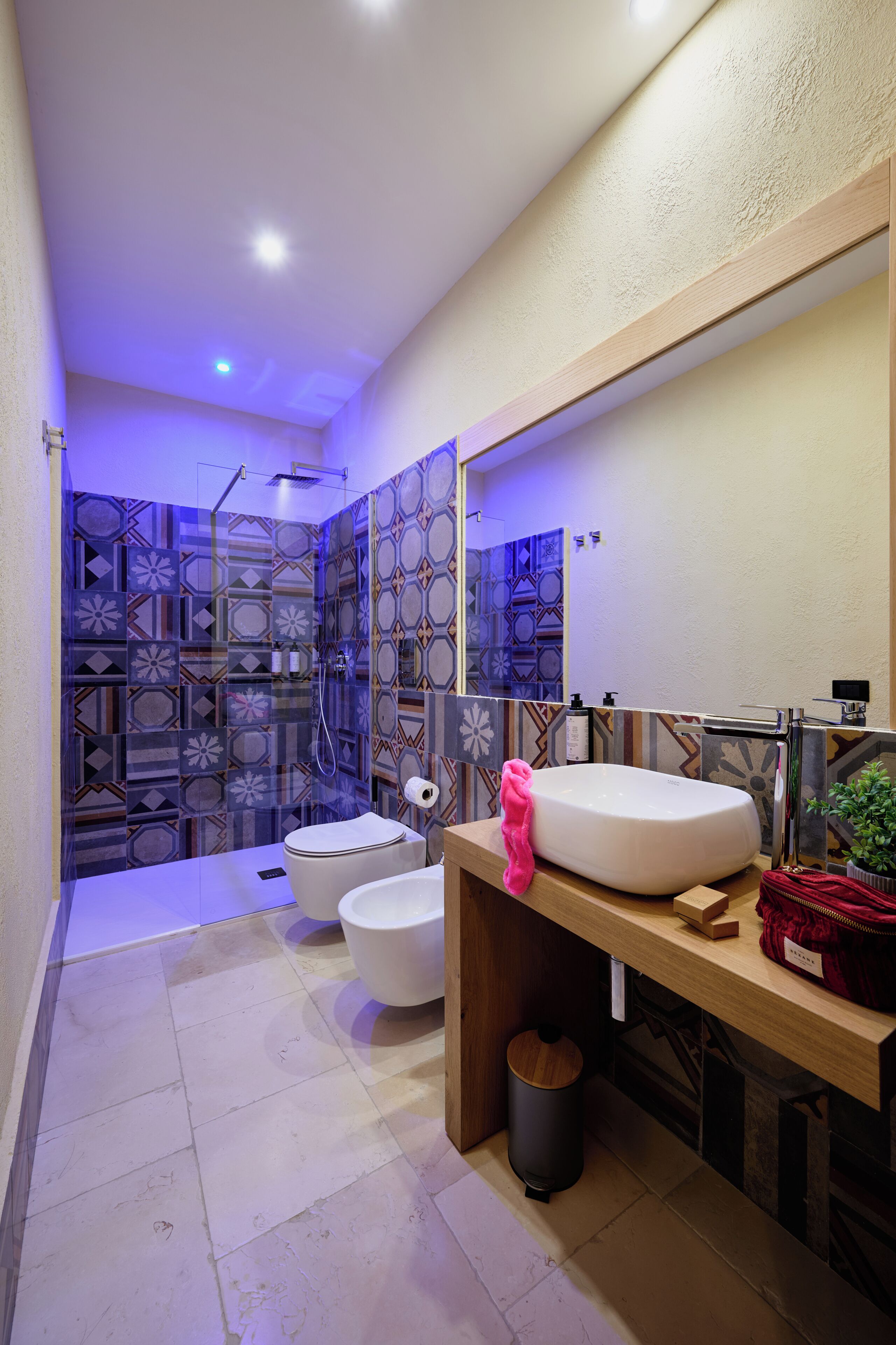 Chambre Supérieure, 1 lit double, balcon | Salle de bain