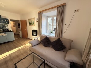 Garten Apartment mit Seezugang | Living area - Glück am See - Happy by the Lake (Hallstatt)