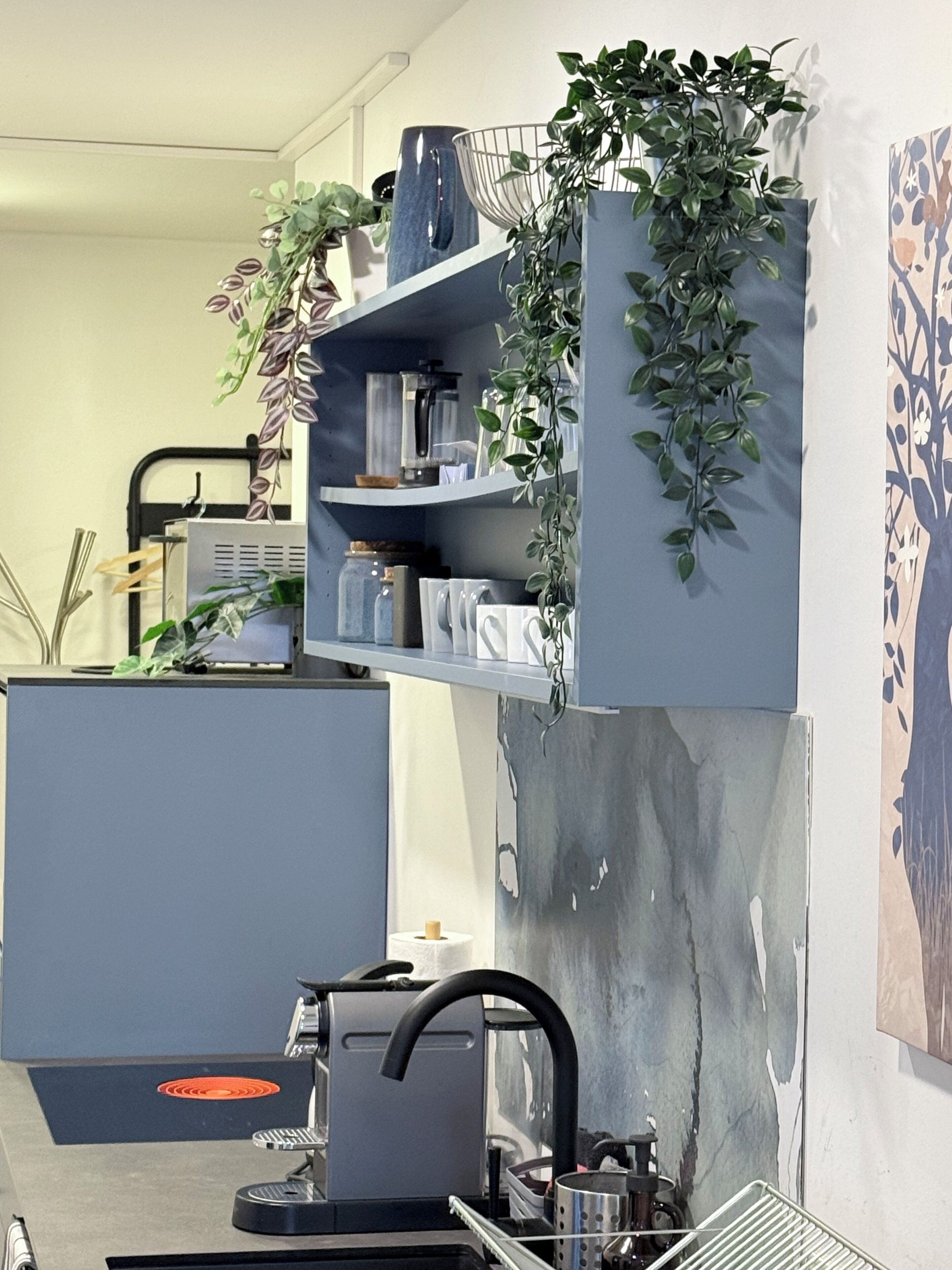 See Apartment mit Garten am See | Private kitchen | Fridge, microwave, stovetop, highchair