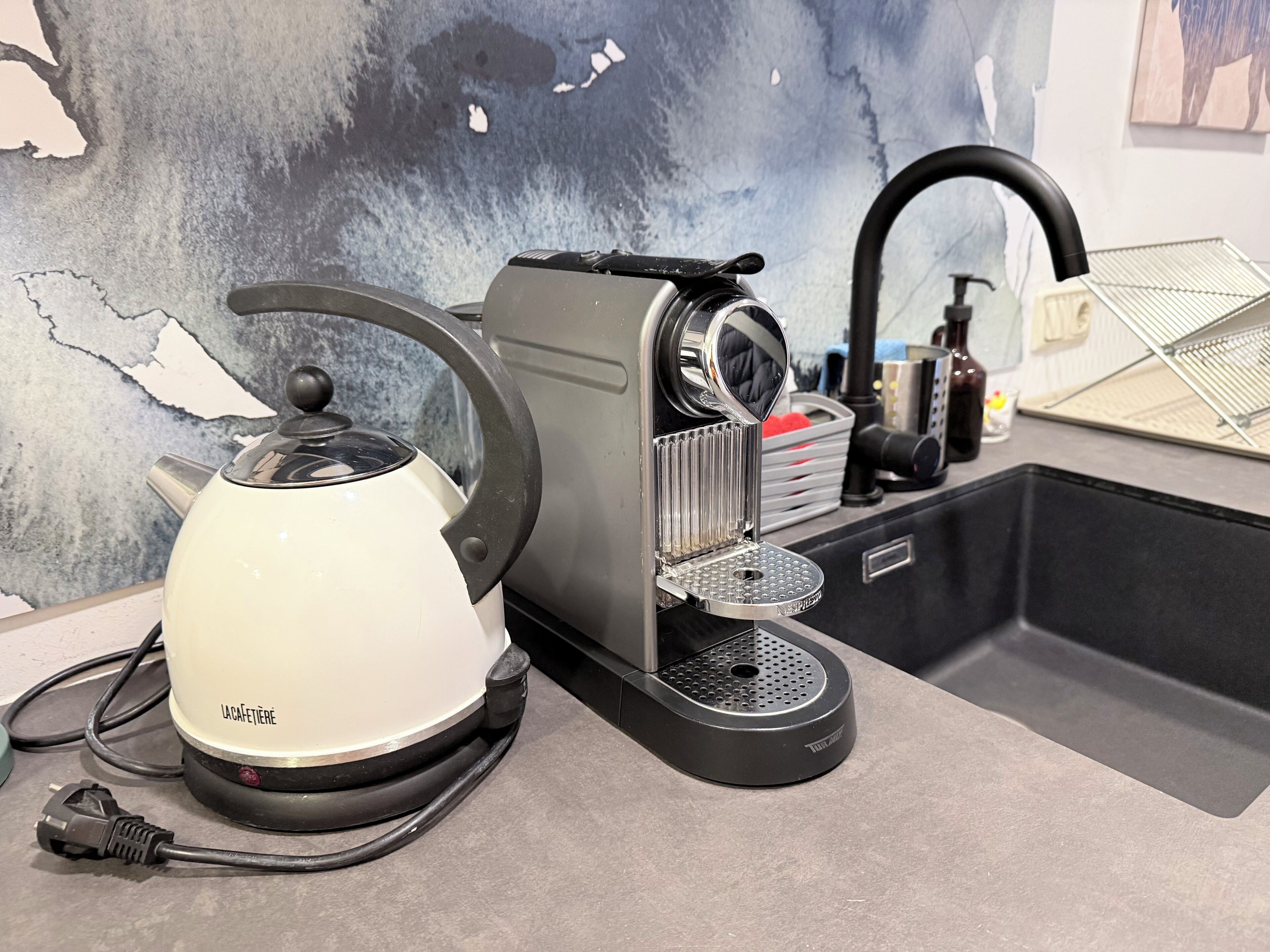 Kaffe og/eller kaffemaskine