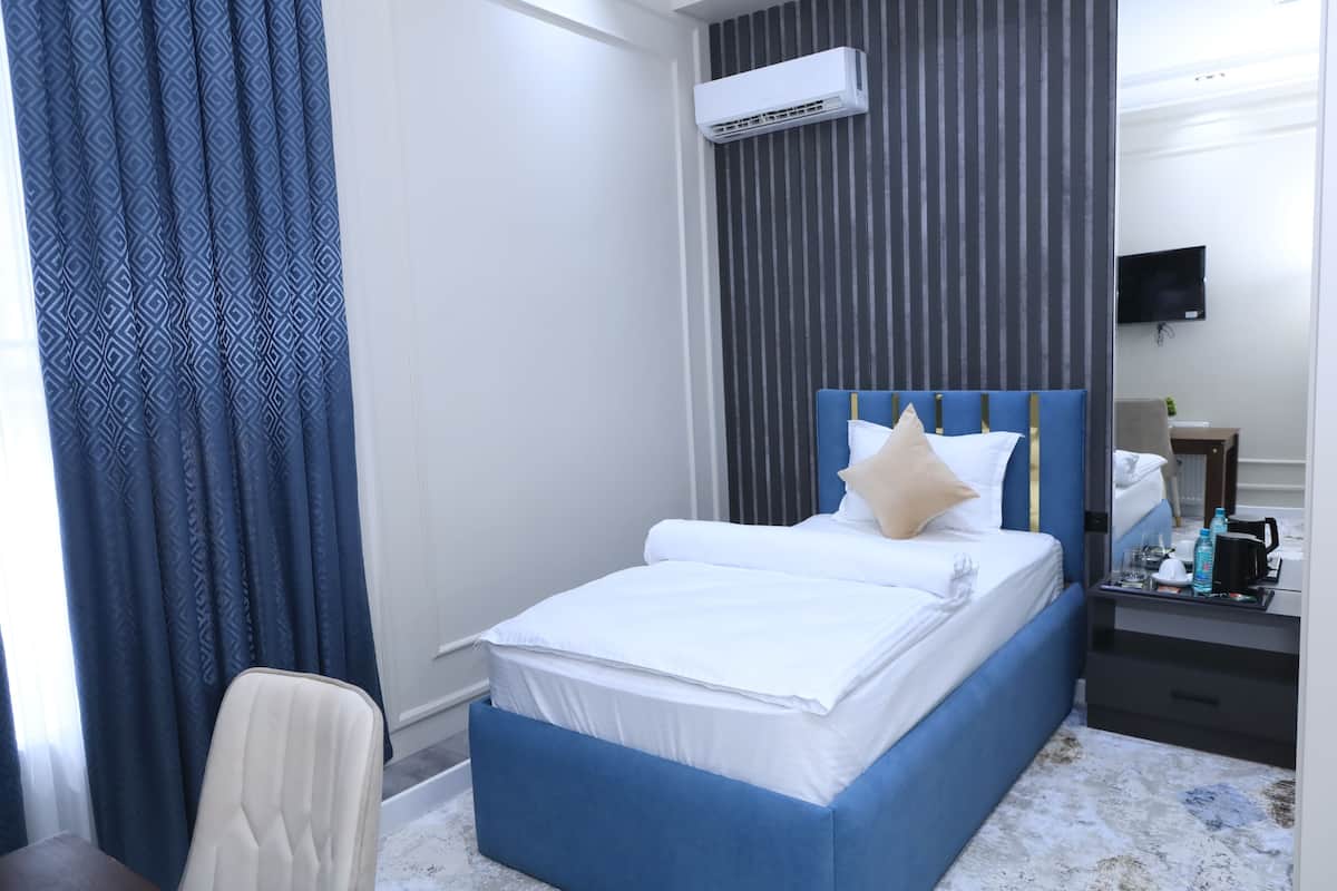 Comfort Single Room | In-room safe, desk, laptop workspace, soundproofing