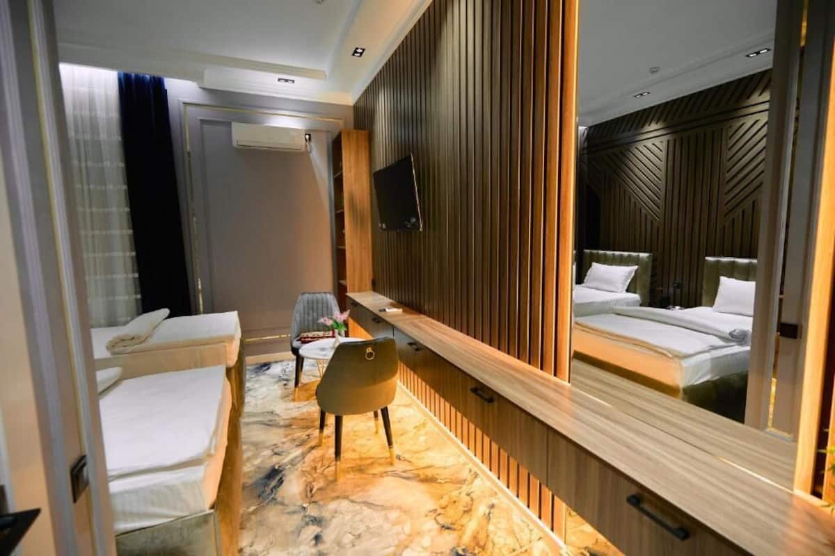 舒適雙人房 | 房內夾萬、書桌、手提電腦工作空間、隔音