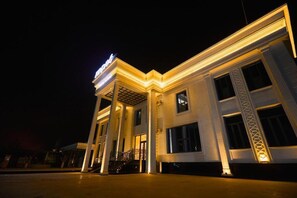 Exterior - FIRDAVS HOTEL (Navoiy)